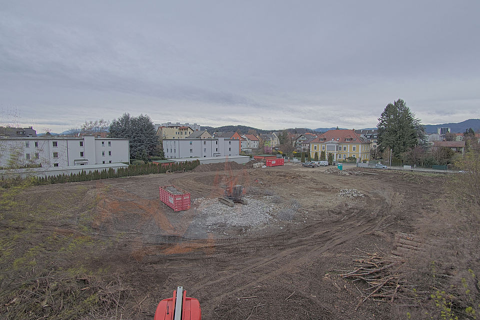 Livebild Baukamera 1 - Webcam 'Gesamtpanorama Südostseite' - Baustelle Wohnanlage Sonnwendgasse 23-29, 9020 Klagenfurt (ca. 5 Minuteninterval)
